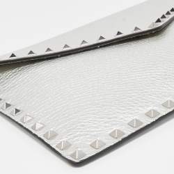 Pre Owned حقيبة كلتش فالنتينو جلد حُبيبي سوداء مرصعة قلاب نمط مظروف