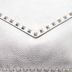 Pre Owned حقيبة كلتش فالنتينو جلد حُبيبي سوداء مرصعة قلاب نمط مظروف