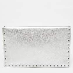 Pre Owned حقيبة كلتش فالنتينو جلد حُبيبي سوداء مرصعة قلاب نمط مظروف