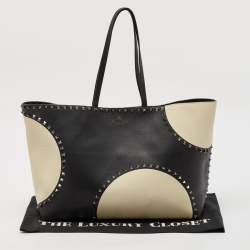 Pre Owned Valentino Black/Ivory Leather Rockstud Shopper Tote