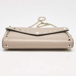 Pre Owned Valentino Beige Leather Rockstud Envelope Wallet on Chain