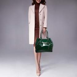مملوكة مسبقًا Valentino Green Patent Leather Chain Tote