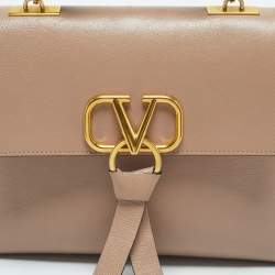 مملوكة مسبقًا Valentino Beige Leather Vring Top Handle Bag