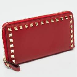 Pre Owned Valentino Red Leather Rockstud Zip Continental Wallet
