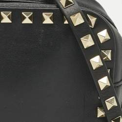 مملوكة مسبقًا Valentino Black Leather Rockstud Camera Crossbody Bag