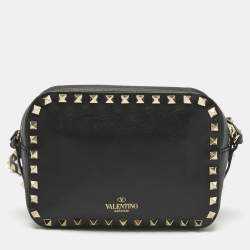 مملوكة مسبقًا Valentino Black Leather Rockstud Camera Crossbody Bag