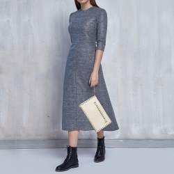 مملوكة مسبقًا حقيبة كلتش فالنتينو روكستاد جلد أبيض عاجي معصم