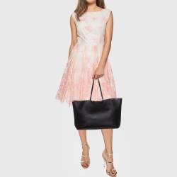 Pre Owned Valentino Black Leather Rockstud Shopper Tote