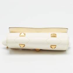 Pre Owned Valentino White Quilted Leather Roman Stud Wallet On Chain
