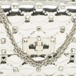 مملوكة مسبقًا حقيبة كتف فالنتينو جلد أحمر مبطن روكستد صغيرة بسلسلة