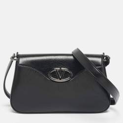 مملوكة مسبقًا Valentino Black Leather The Bold VLogo Shoulder Bag