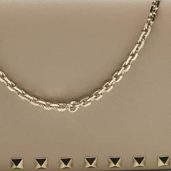 Pre Owned Valentino Beige Leather Rockstud Chain Clutch