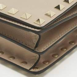 Pre Owned Valentino Beige Leather Rockstud Chain Clutch
