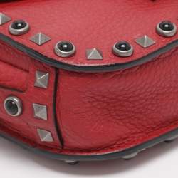 Pre Owned حقيبة كتف فالنتينو روكستد متدحرجة جلد أحمر