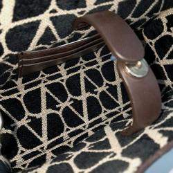 مملوكة مسبقًا Valentino Beige/Black Fabric Iconography Tote and Shoulder Bag