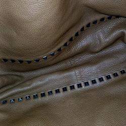 مملوكة مسبقًا حقيبة يد فالنتينو روكستد الجلد السوداء/البنية قابلة للقلب وكتف