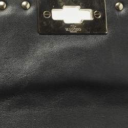 مملوكة مسبقًا Valentino Rockstud Black/Off White Leather and Snakeskin Trim Flower Crossbody Bag