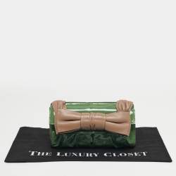 مملوكة مسبقًا حقيبة كلتش فالنتينو جلد لامع أخضر/بيج مع قوس