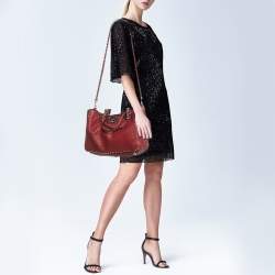 مملوكة مسبقًا Valentino Rockstud Trapeze Medium Red Leather Tote
