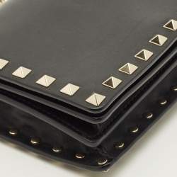 مملوكة مسبقًا حقيبة كلتش فالنتينو روكستد جلد أسود سلسلة