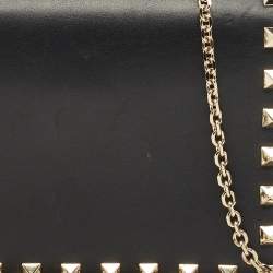 مملوكة مسبقًا حقيبة كلتش فالنتينو روكستد جلد أسود سلسلة