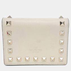مملوكة مسبقًا Valentino Beige Leather Rockstud bi-fold wallet