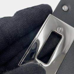 مملوكة مسبقًا حقيبة كتف فالنتينو روكستد فضية جلد لامع