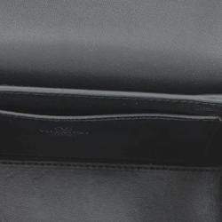 مملوكة مسبقًا حقيبة كتف فالنتينو روكستد فضية جلد لامع