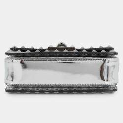 مملوكة مسبقًا حقيبة كتف فالنتينو روكستد فضية جلد لامع