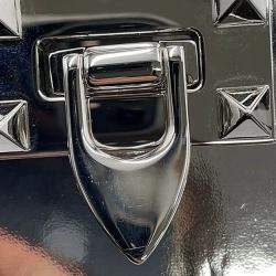 مملوكة مسبقًا حقيبة كتف فالنتينو روكستد فضية جلد لامع