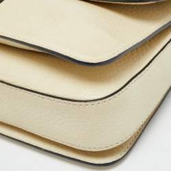 Pre Owned حقيبة كتف فالنتينو بي روكستد جلد كريمي متوسطة