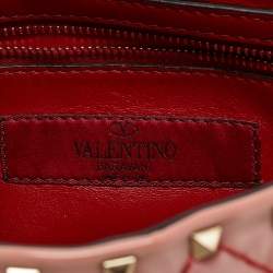 مملوكة مسبقًا حقيبة كتف فالنتينو سلسلة سبايك روكستد متوسطة بي في سي حمراء/ شفافة