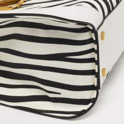 مملوكة مسبقًا حقيبة فالنتينو جلد وقماش مطبوع بحمار وحشي أبيض/أسود شعار في في صغيرة