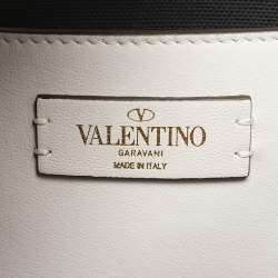 مملوكة مسبقًا حقيبة فالنتينو جلد وقماش مطبوع بحمار وحشي أبيض/أسود شعار في في صغيرة
