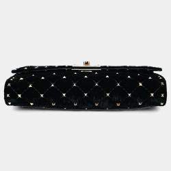 مملوكة مسبقًا Valentino Velvet Quilted Rockstud Clutch with Chain
