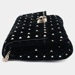 مملوكة مسبقًا Valentino Velvet Quilted Rockstud Clutch with Chain