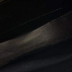 مملوكة مسبقًا حقيبة هوبو فالنتينو مصغرة جلد أسود بشعار V