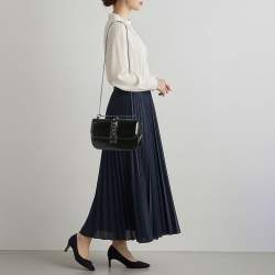 Pre Owned حقيبة فلانتينو غلايم لوك متوسطة جلد برّاق أسود بحليّ روكستد