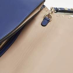 مملوكة مسبقًا Valentino Rockstud Flap Dark Blue Leather Wristlet Clutch
