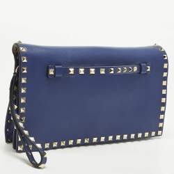 مملوكة مسبقًا Valentino Rockstud Flap Dark Blue Leather Wristlet Clutch