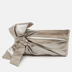 مملوكة مسبقًا Valentino Metallic Leather Bow Pouch Clutch
