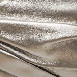 مملوكة مسبقًا حقيبة كلتش فالنتينو جلد ميتاليك بقوس