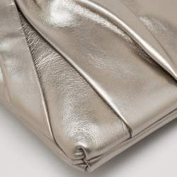 مملوكة مسبقًا حقيبة كلتش فالنتينو جلد ميتاليك بقوس