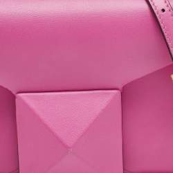 مملوكة مسبقًا Valentino One Stud Mini Pink Leather Flap Top Handle Bag