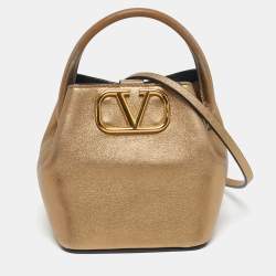 مملوكة مسبقًا Valentino VLogo Mini Gold Leather Bucket Bag