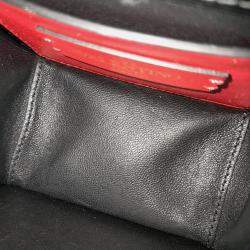 Pre Owned حقيبة فالنتينو مايكرو كروس بودي جلد أسود فالنتينو بحلقة V