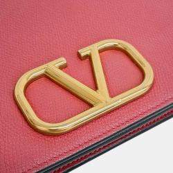 مملوكة مسبقًا Valentino Red Leather V-ring clutch