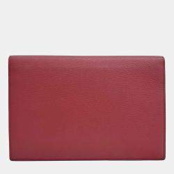 مملوكة مسبقًا Valentino Red Leather V-ring clutch