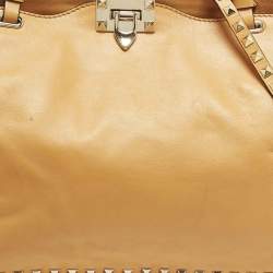 مملوكة مسبقًا Valentino Rockstud Trapeze Medium Mustard Leather Tote