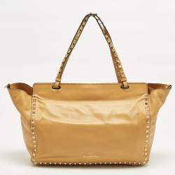 مملوكة مسبقًا Valentino Rockstud Trapeze Medium Mustard Leather Tote